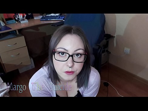 ❤️ Ang Sexy na Babae na may Salamin ay Sumipsip ng Dildo sa Camera ❤️❌ Porn video sa amin