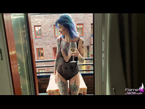 ❤️ Napakalaking Babae na Sumususo gamit ang isang Gulp at Masugid na Nanunuod sa Ilalim ng Bukas na Langit ❤️❌ Porn video sa amin